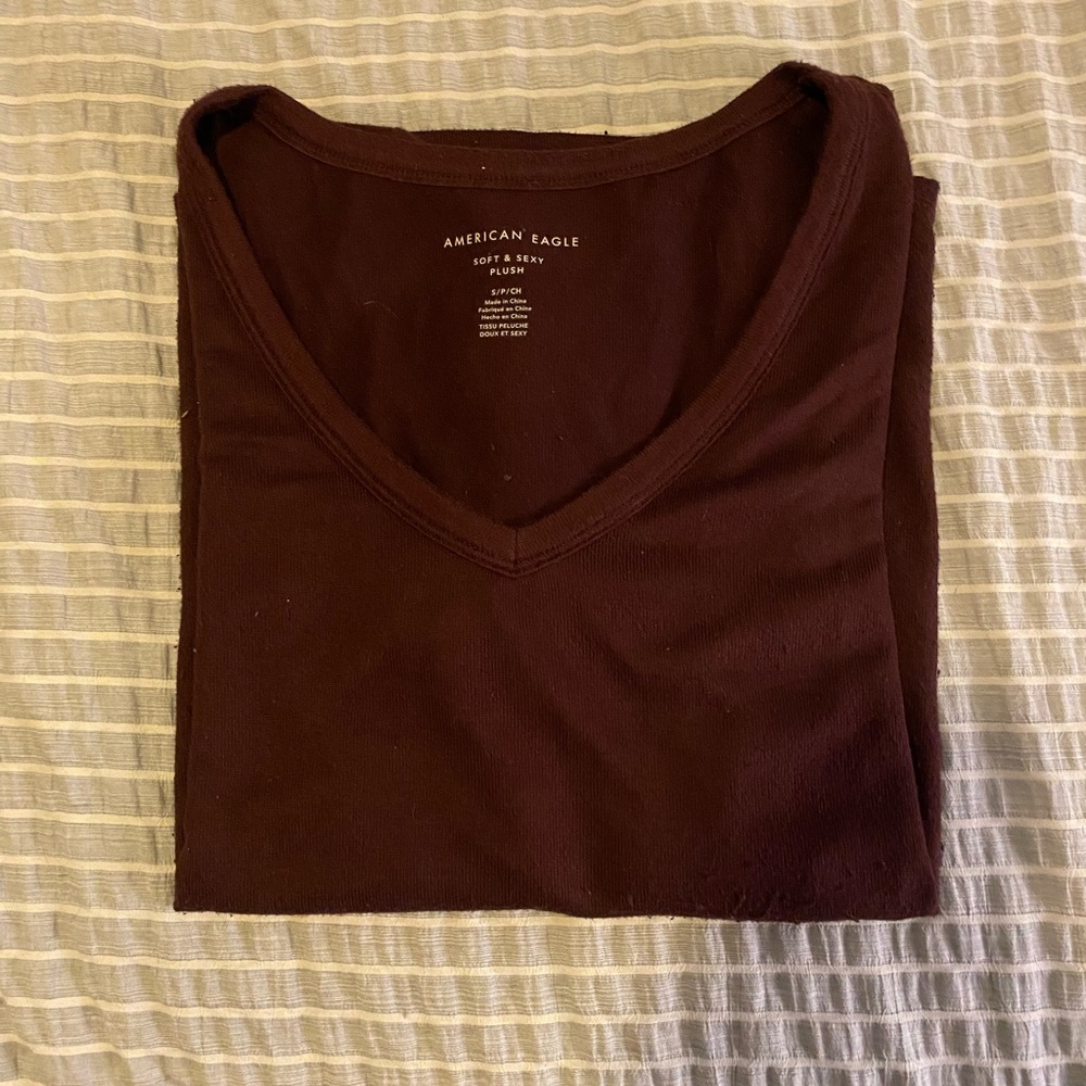 American Eagle soft & sexy plush shirt. Color is burgundy/purple and the size: S